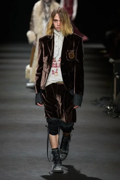 Look 25